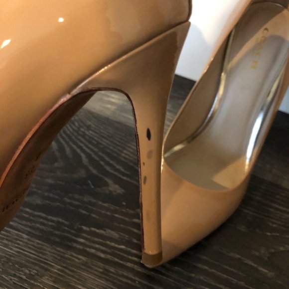 Coach Nude/Tan Patent Leather Pointed Toe Heels Pumps Size 8.5 - Picture 16 of 17